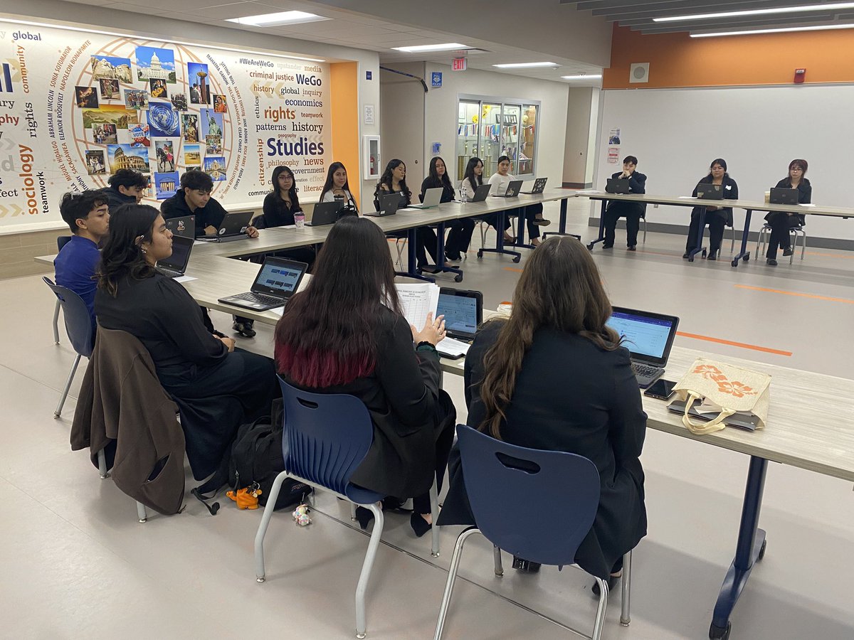 CandaceFikis's tweet image. West Chicago HS’s 61st Full Session assembly kicking off this morning with political caucus meetings as students choose their speakers on the bills brought to the Full Session floor for debate today.