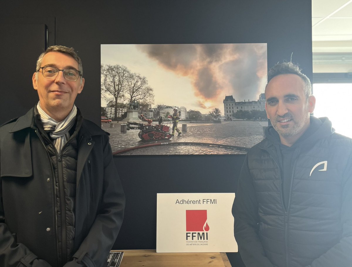 phsallenave's tweet photo. La #TeamMREI en mission #SOUTEX chez @SharkRobotics. Le #ClubExport  de @SecCivileFrance et @FFMI_Incendie à la rencontre et l’écoute de nos industriels pour valoriser les savoir-faire 🇫🇷 vers l’étranger. Le réseau de nos ETI @CoopSecuDefense est un relai remarquable pour notre @francediplo économique @Economie_Gouv.