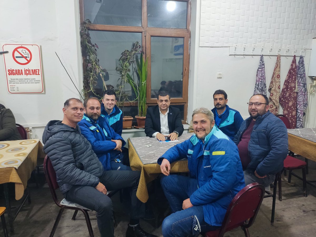 ThsAntalyasube's tweet photo. Isparta il Telekom Müdürlüğü çalışanı arkadaşlarımızı ziyaret etttik. TT Aş. 15. Dönem TİS süreci hakkında bilgilendirmede bulunduk, istişare ettik. 

Misafirperverlikleri için arkadaşlarımıza teşekkür ederiz. https://t.co/QOVf58ZVSC
