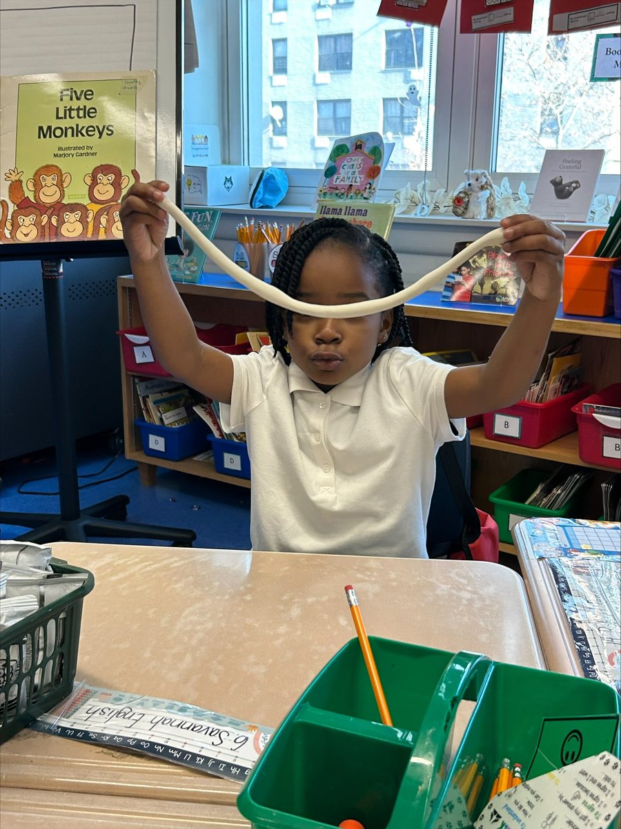 Ps96x's tweet photo. This week in art, the artists of K002 were introduced to sculpture! Then they had a chance to explore model magic clay by pinching, rolling, flattening and stretching it before sculpting a final masterpiece.  Amazing job, young artists! @cristinevaughan @UFT_Elementary https://t.co/4AVe7JYOHc