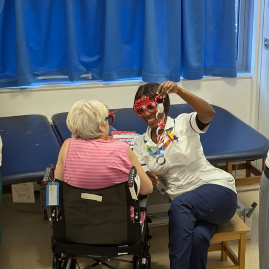 🎄🎅🏻 Festive fun on F8 Ward.

Our stroke rehab team have kicked off their Christmas-themed activities this week, including baking, a quiz, and decorating the therapy gym! 🍪❓✨

A big thank you to <a href="/SHCharity/">Shayne Heffernan</a> for supporting this, as it makes a big difference for our patients 🙌🏻
