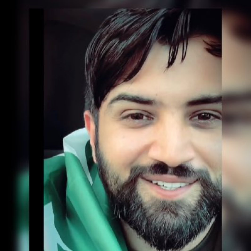 ImranRiazKhan's tweet image. اس  نوجوان  کے  والد  کو  گجرات  یونیورسٹی  سے  صرف  اس  لیے  اغوا  کیا  گیا  کہ  وہ  اختلاف  رائے  کی  جرات  کرتا  ہے۔    افسوسناک  صورتحال  ہے  اس  ملک  میں۔۔۔