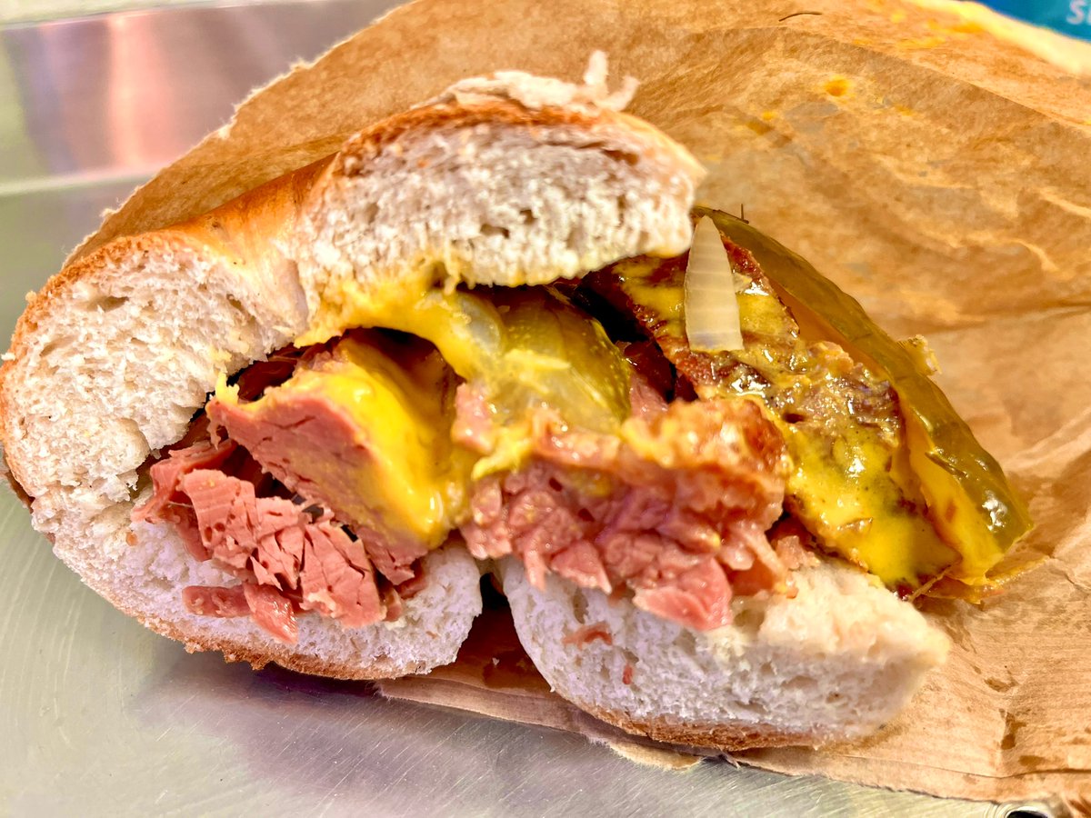 MagicAndPasta's tweet photo. The GOAT of salt beef beigels.
Iβll be taking no further questions.
Brick Lane runs supreme.
Excellent beigels and salt beef.
Glorious tingly mustard, quality gherkins.
It canβt be beat βοΈβοΈ
Open 24/7 means itβs a legit breakfast option π
#BrickLane #SaltBeef #London https://t.co/8eNUThUuGH