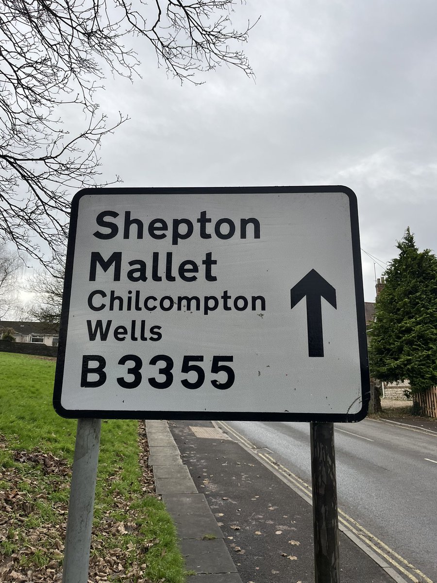 Haven’t cleaned a road sign in a while, I travel past this one in #midsomernorton a lot and always bugged me. Didn’t take long to look new again!

#roadsignclean
#communityclean
<a href="/bathnes/">Bath & North East Somerset Council</a>