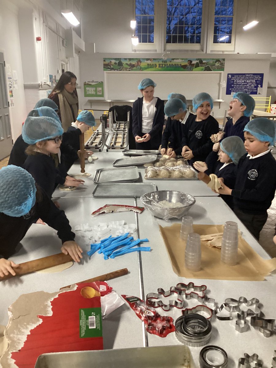 ChurchDrivePS's tweet image. Eco club at church drive this week made their own Christmas decorations using salt dough. We can’t wait to see the finished result next week when we paint them. @OakTreesMAT 🎄🌲🎅🧑🎄🤶