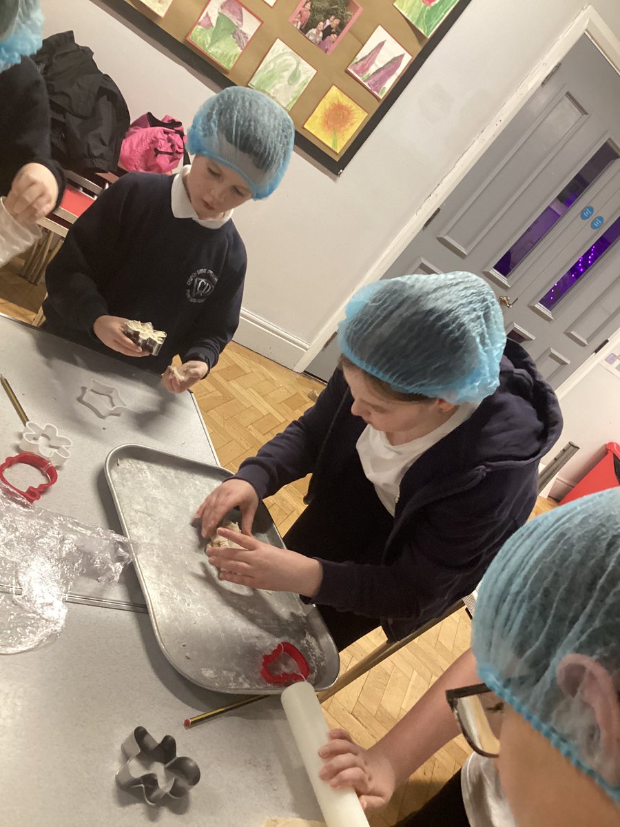 ChurchDrivePS's tweet image. Eco club at church drive this week made their own Christmas decorations using salt dough. We can’t wait to see the finished result next week when we paint them. @OakTreesMAT 🎄🌲🎅🧑🎄🤶