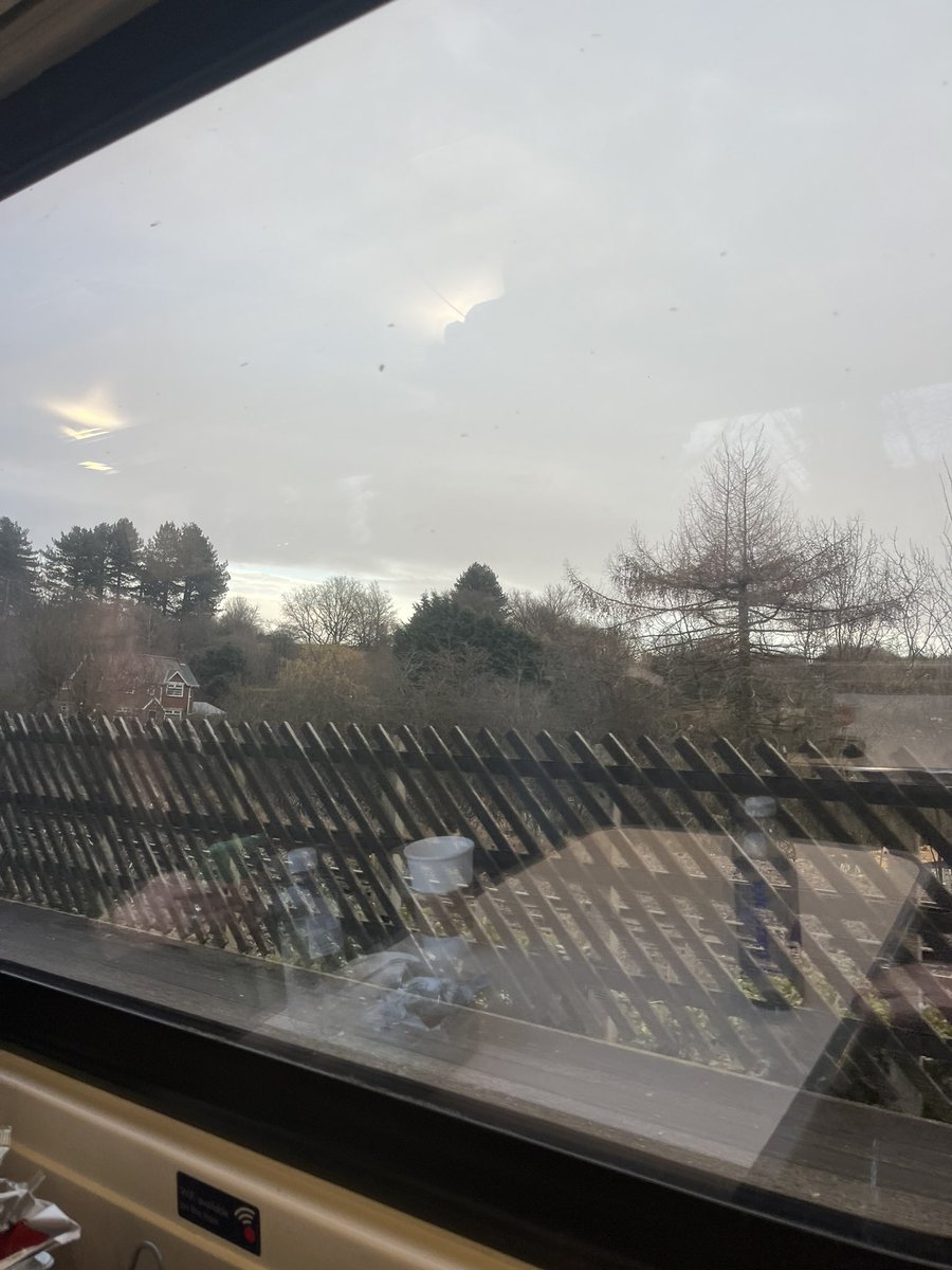 lukedabarbb's tweet photo. On my way to the @LOCIWEAR store in London in my #RedRubys 🇬🇧 Let the almost 3 hour journey begin!!😭😭 @locibynickim @NICKIMINAJ https://t.co/1caxdHeWaw