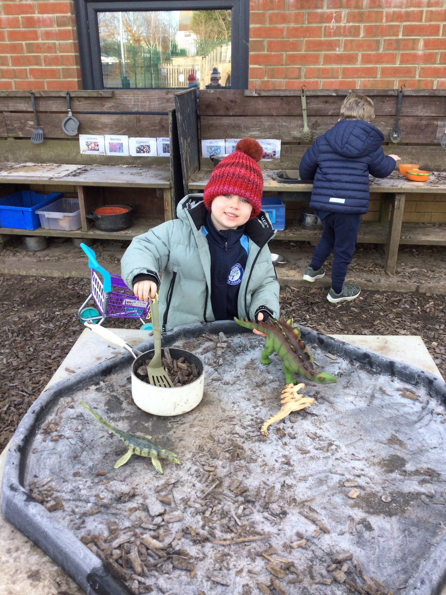 Reception completed their topic of Dinosaurs this week. They have absolutely loved learning about the features, diets and habitats of different dinosaurs. 🦖