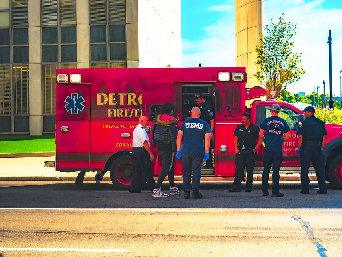killeen842's tweet photo. Detroit + Summers -M O Z 89
 #austincreative   #photooftheday #photography #creativephotography #Michigan #atxcreative     #mozbooks89 #austinphotographer      #streetphotographer   #streetphotography #sony #photographylovers #motown #detroit https://t.co/hQ5Gng2I1v