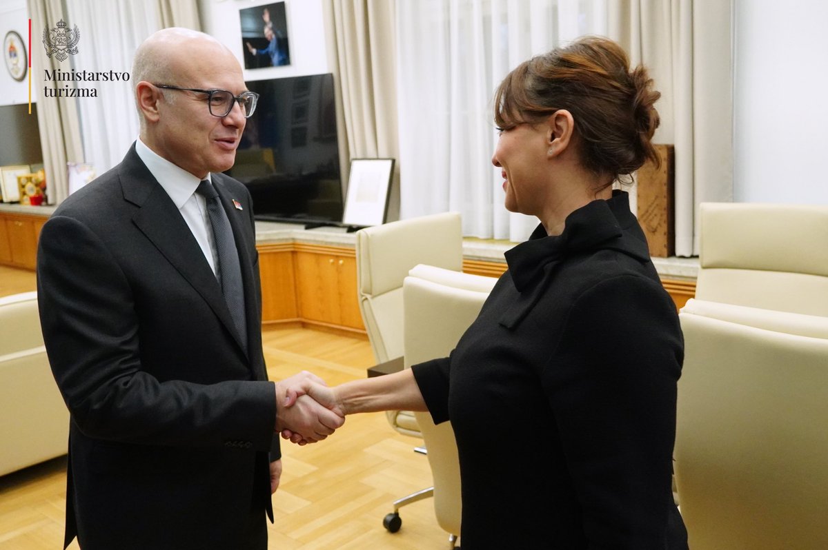 turizam_cg's tweet photo. 🇷🇸Ministar turizma CG Simonida Kordić sastala se u Beogradu sa predsjednikom Vlade Republike Srbije, Milošem Vučevićem.

🔹Na sastanku je bilo riječi o pitanjima od značaja za turizam i Crne Gore i Srbije. https://t.co/h7fTsMwbXP