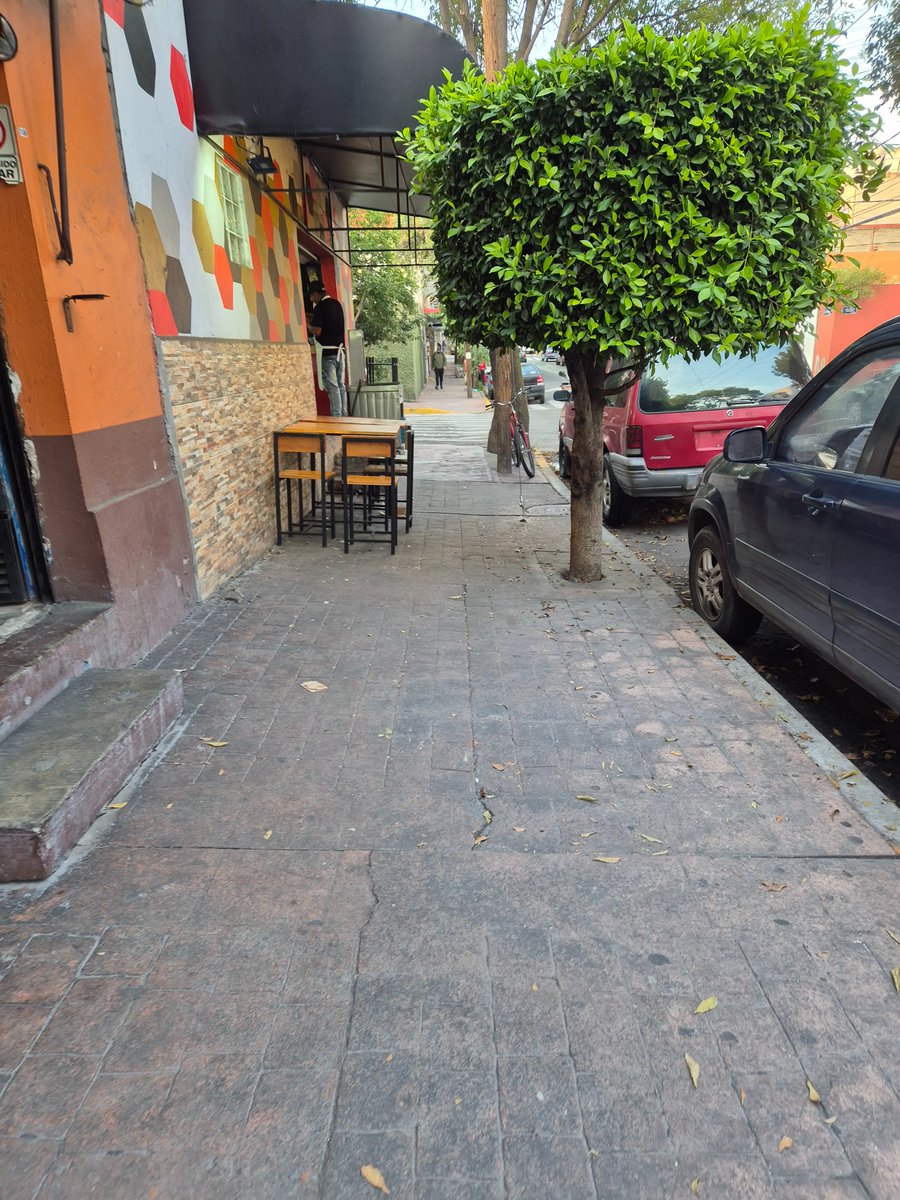 Denuncio_queja's tweet photo. @MHGOByJ @cesar_m_garrido @mauriciotabe @AlcaldiaMHmx a UN LADO DE LA ALCALDÍA calle Torroella esq. Gallardo está taquería ya se apropió de la banqueta y no permite el paso y ustedes no hacen nada porque el personal de su alcaldía va a comer ahí y protegen al dueño. https://t.co/ocSvULN5Ji