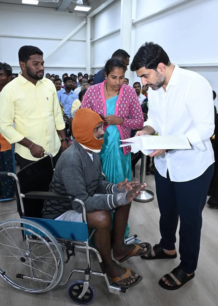 TheNadendla's tweet photo. 50 Days Of ప్రజాదర్బార్
----------------------

నేను ఉన్నాను, నేను విన్నాను.  .....💥💥💥

🙏🙏🙏

#50DaysOfPrajaDarbar 
#PRAJADARBAR
#mangalagiri https://t.co/hrayDlRvBU