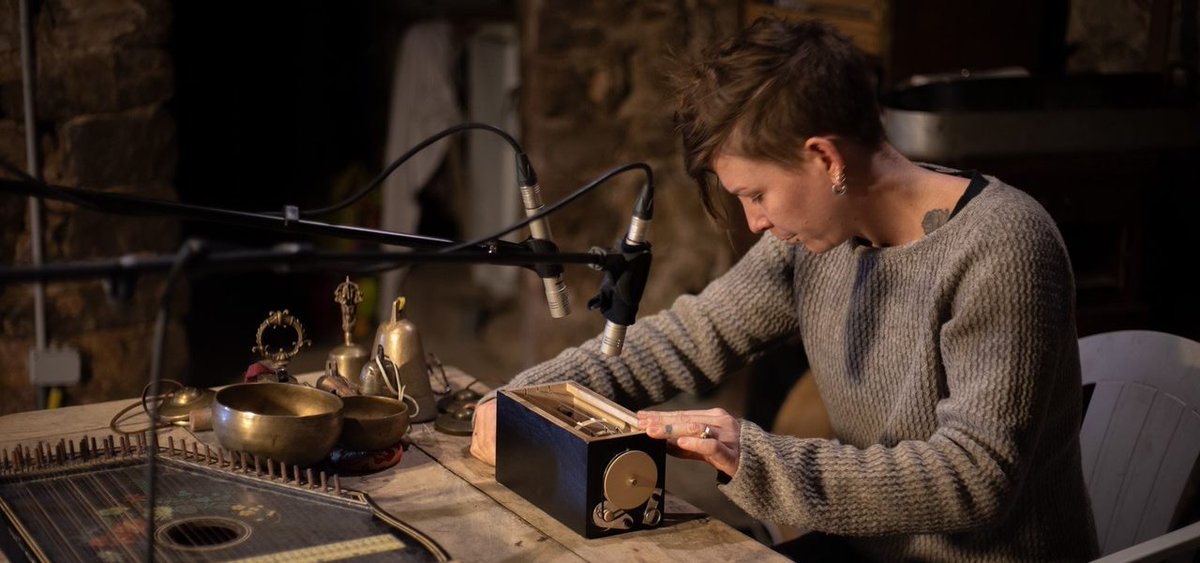 J-7 | Séminaire "Empreintes sonores" #3   
🗓️ve 13/12 à 10h30📍UT2J
✅Beau Bruit - Conférence performée  
🗣️Iris Kaufmann, artiste ethnologue 
💡cloches sonnailles, élevage agropastoral transhumant, paysages revisités,artiste sonore, récit ethnographique
👉mshs.univ-toulouse.fr