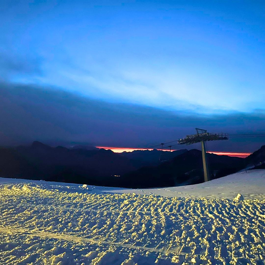 ❄️ Al via la stagione sciistica in Friuli Venezia Giulia! ⛷️
Nel weekend del 7 e 8 dicembre si scia nei poli di Piancavallo, Sappada, Zoncolan e Tarvisio. 🌨️ Grazie agli sforzi per l'innevamento e le recenti nevicate, è tutto pronto per accoglierti con tariffe promozionali per