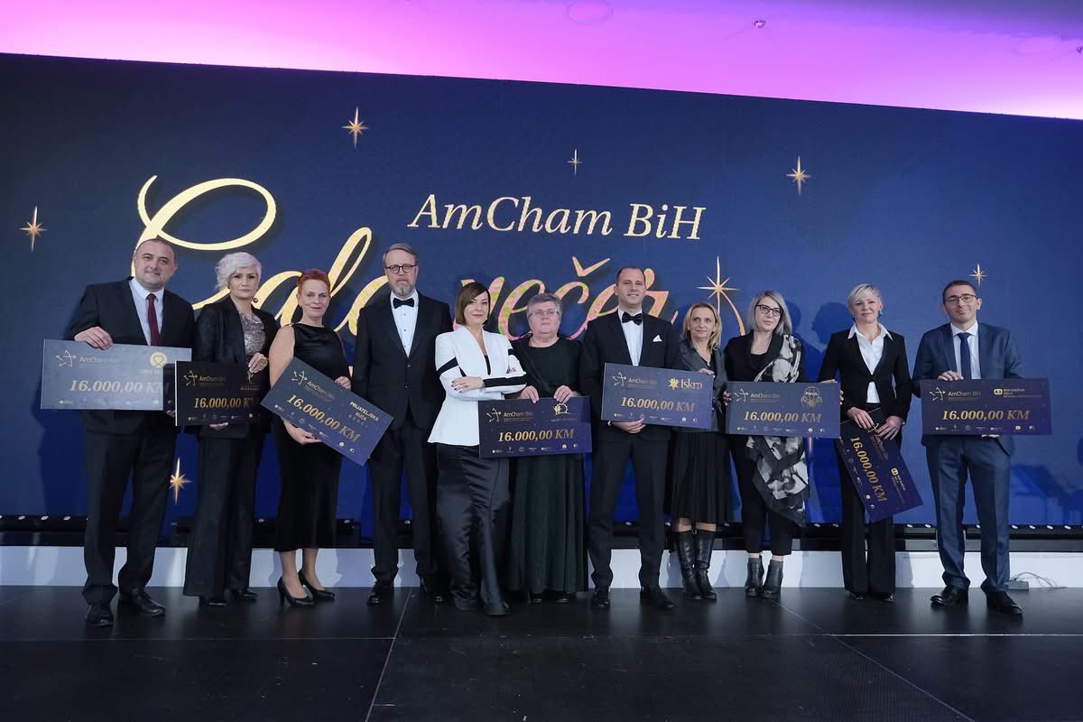 ZDzubur's tweet photo. 💫AS Holding kao zlatni sponzor na gala večeri AmCham
Ovaj prestižni događaj imao je humanitarni cilj – prikupljanje sredstava za podršku djeci i ranjivim kategorijama, pri čemu je prikupljeno više od 130.000 KM.
#ASHolding #AmChamBiH #DruštvenaOdgovornost https://t.co/DI4mlN1gJM
