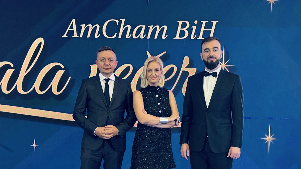 ZDzubur's tweet photo. 💫AS Holding kao zlatni sponzor na gala večeri AmCham
Ovaj prestižni događaj imao je humanitarni cilj – prikupljanje sredstava za podršku djeci i ranjivim kategorijama, pri čemu je prikupljeno više od 130.000 KM.
#ASHolding #AmChamBiH #DruštvenaOdgovornost https://t.co/DI4mlN1gJM