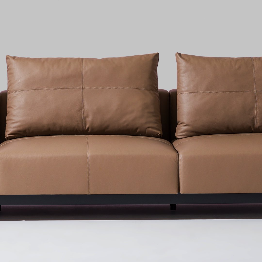 Roma combines rounded lines and the Pantone 2025 Mocha Mousse leather option to bring both style and comfort.

#Koleksiyon #Pantone #MomentofLife