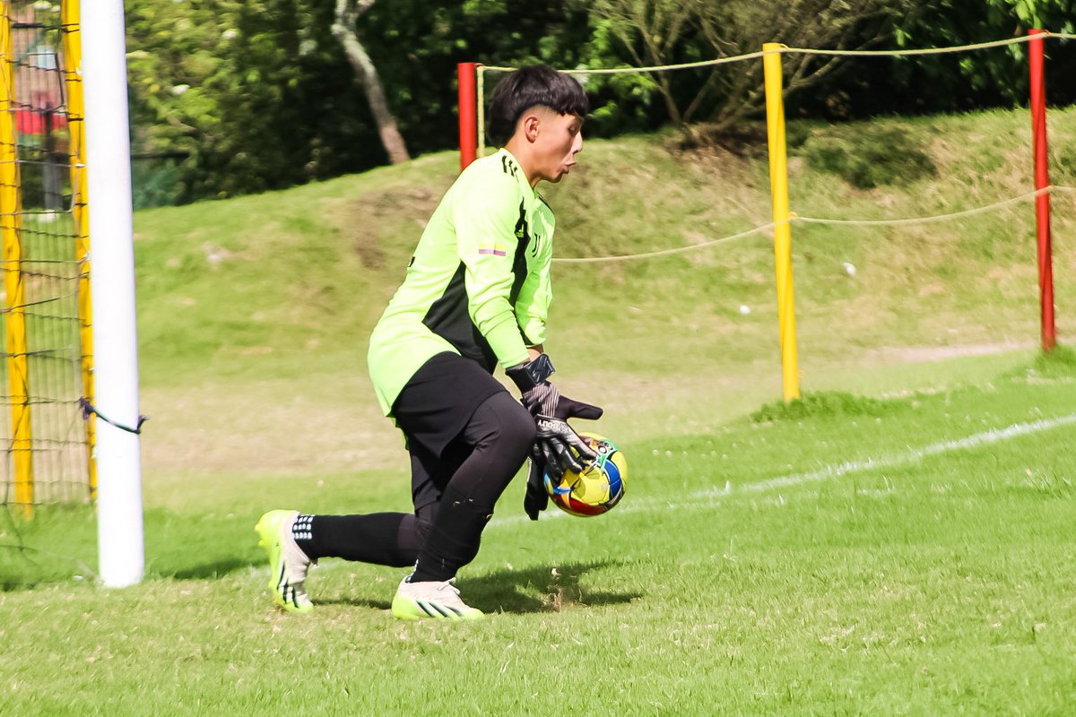 Culmínamos un año lleno de alegrías, aprendizaje, amistades y buen fútbol. ⚽️👏🏼 

📸 torneo Liga De Fútbol De Bogotá. 🫶🏼✨
facebook.com/share/p/19YZhc…

#𝓑𝓸𝓰𝓸𝓽á𝓢𝓸𝓶𝓸𝓼𝓣𝓸𝓭𝓸𝓼 💛❤️