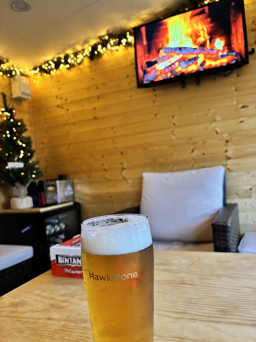 ebee11A's tweet photo. Nice drop of Hawkstone Lager @JeremyClarkson 👌🎄🎅🍺 https://t.co/m34KvscMvH