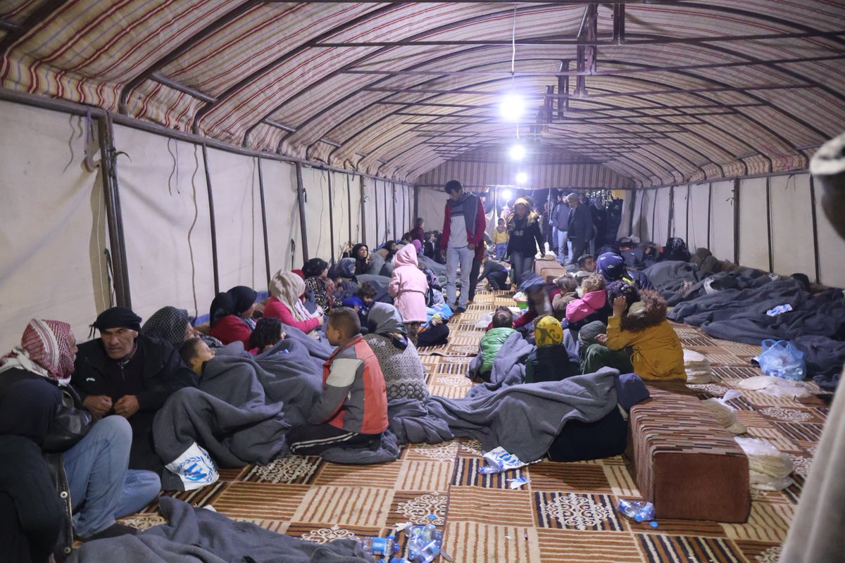 YPJInt's tweet photo. If you can spare some money, give it to the emergency aid fundraising campaign of Heyva Sor a Kurdistanê, which is currently organizing shelter, food and water for the refugees coming from the region of Shehba and Tel Rifaat. https://t.co/V9NxWgMh5S https://t.co/yfk5519OV4