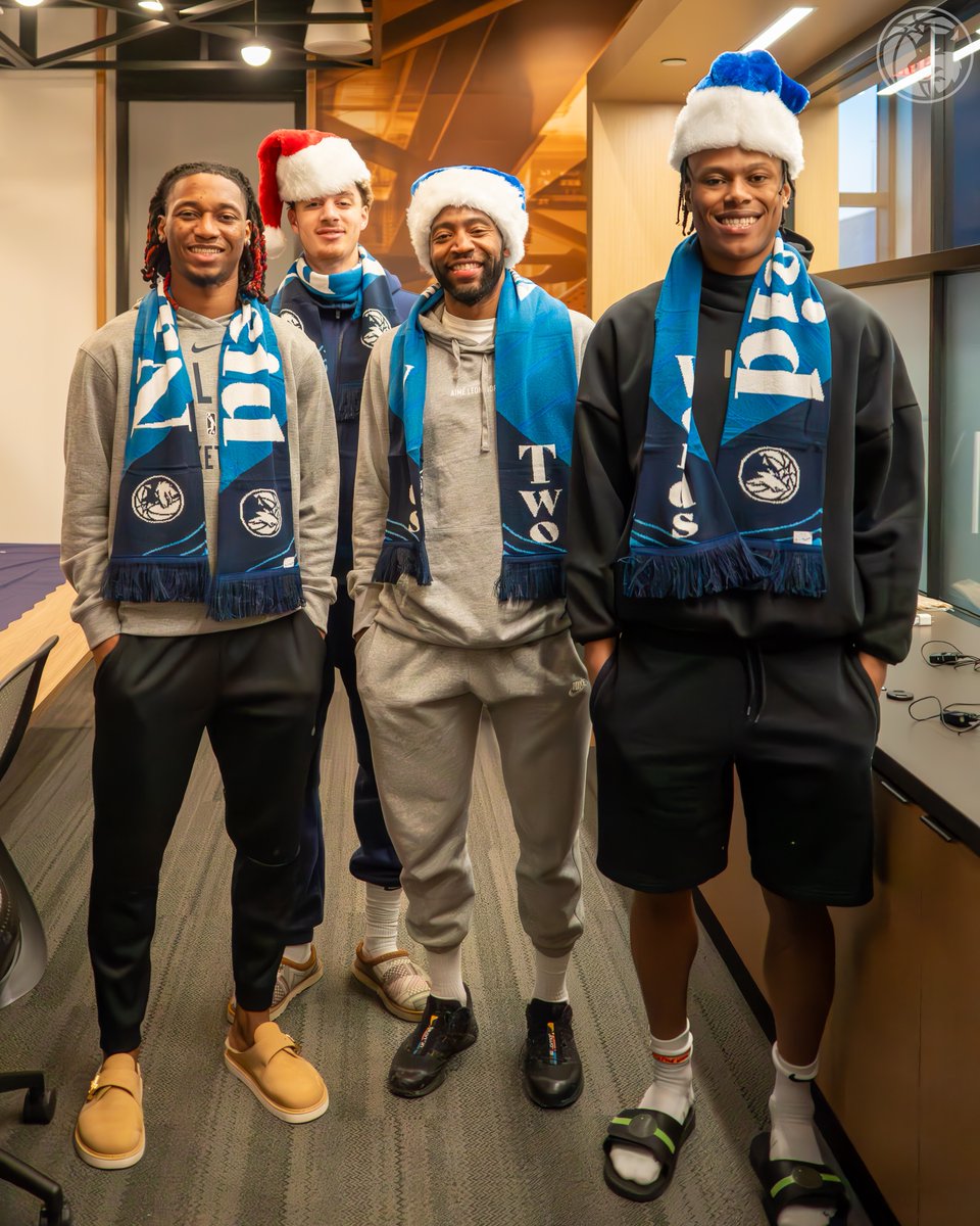 iawolves's tweet photo. Two words: Howliday Game.

The first 1,500 fans in the door at our December 13th Howliday game will receive Naz Reid holiday scarves, courtesy of @midam_energyco!

🎟️: https://t.co/bowkqFcmcy https://t.co/iegMkh1s6M