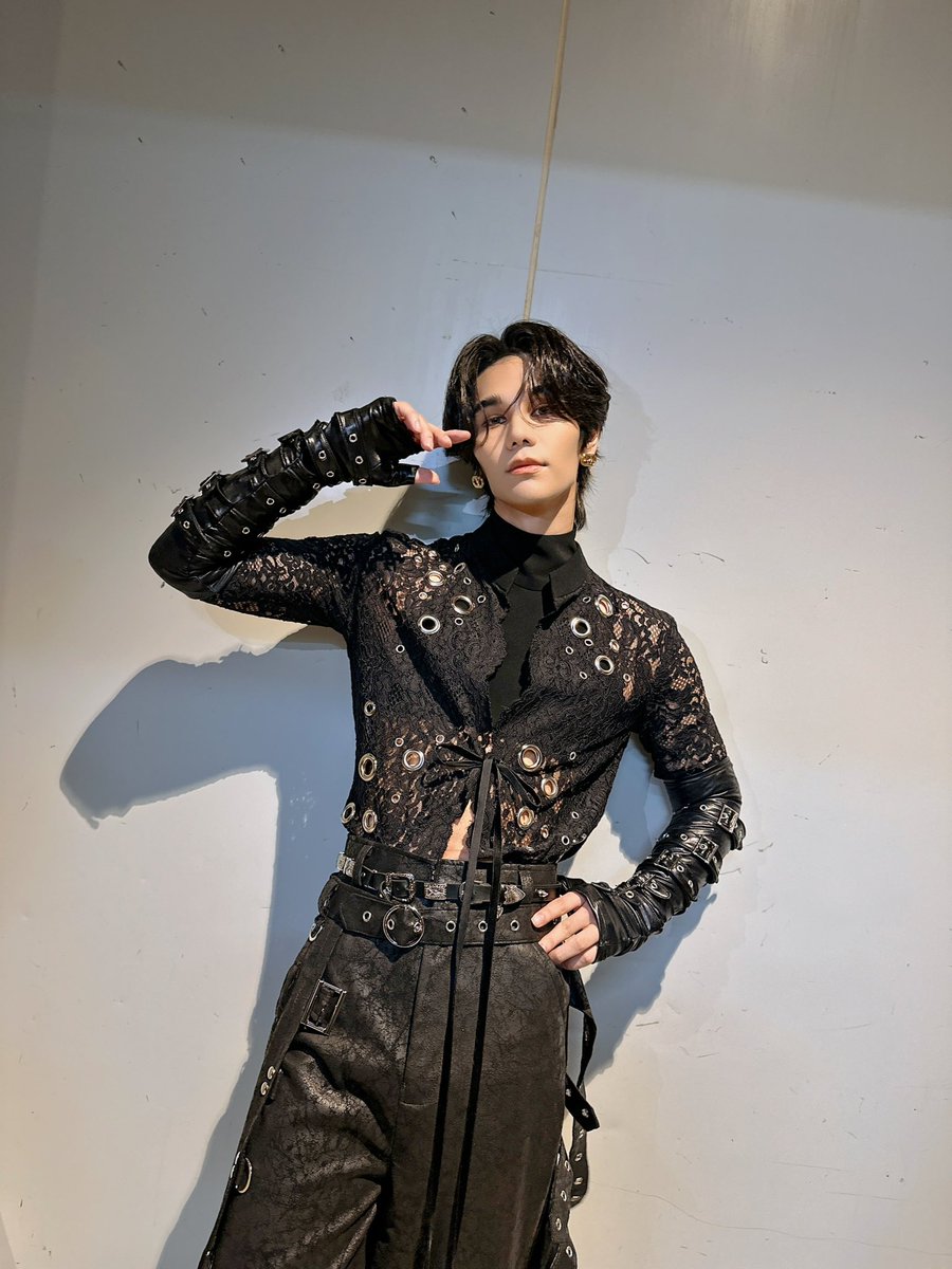 studio_onsaturn's tweet image. คุณน้าแต่งตัวมิดชิดนะ 🥷🏻
#SpotifyWrappedLiveTH2024
#WrappedLiveTH2024
#JeffSatur
#SpotifyWrappedLiveTH2024xJeffSatur