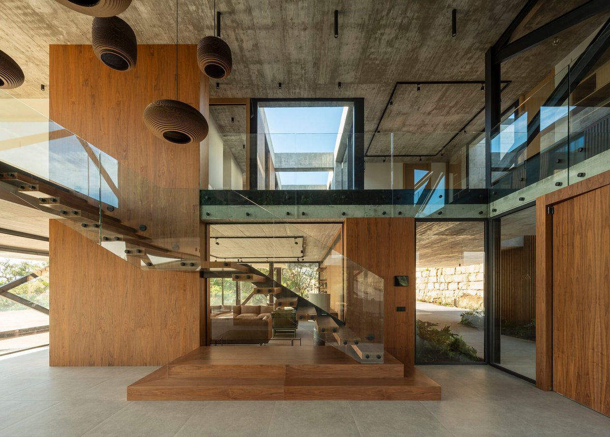 Archello's tweet photo. Villa Alcornoque by Flow 81 Architecture harmonizes with its natural surroundings in Benahavís.
https://t.co/IzKBPqKFxk
#SustainableDesign #ExposedMaterials #NatureIntegration https://t.co/tHnpDlwfGO