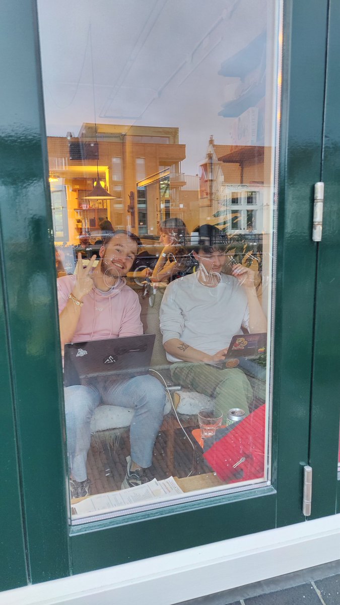 spotted in Utrecht 🪟👀 <a href="/TimoGlastra/">Timo Glastra</a> and <a href="/berend_io/">Berend Sliedrecht</a> not using the office space we pay big bucks for