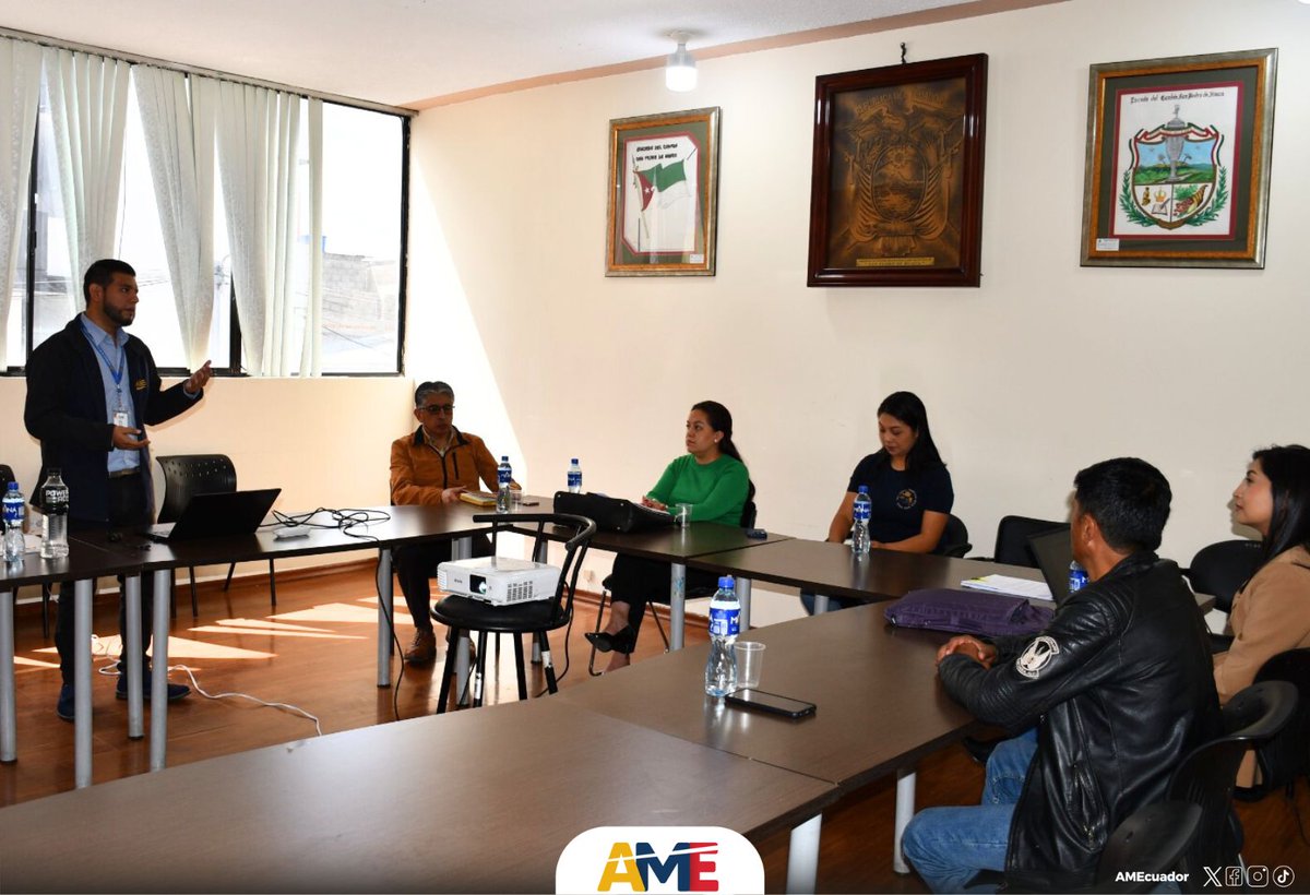 AMEcuador's tweet photo. 📜Desde la #UTR1 brindamos asistencia técnica especializada a los concejales del Municipio de #Huaca.
👥 Temas tratados:
✔️ Procedimiento parlamentario
✔️ Conformación de comisiones
💡 ¡Fortalecemos capacidades para una gestión más eficiente y en beneficio de la comunidad! 🙌 https://t.co/n78orsPfTs