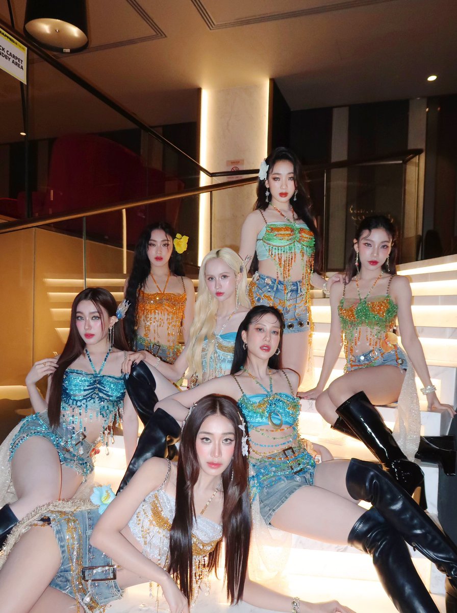 4eveOfficial's tweet photo. ลุคแรกมีแต่คนเรียก “สุดหล่อ”
งั้นลุคนี้ขออนุญาตเรียก “สุดสวย” 

ขอบคุณงาน SPOTIFY WRAPPED LIVE THAILAND ที่ชวน 4EVE มาสร้างสีสันในวันนี้นะคะ 

6 DECEMBER 2024  

4EVE LIVE x WRAPPED 
#Spotify2024x4EVE 
#4EVE 
#SpotifyWrappedLiveTH2024 
#Tpop https://t.co/NuKh7Juuzy
