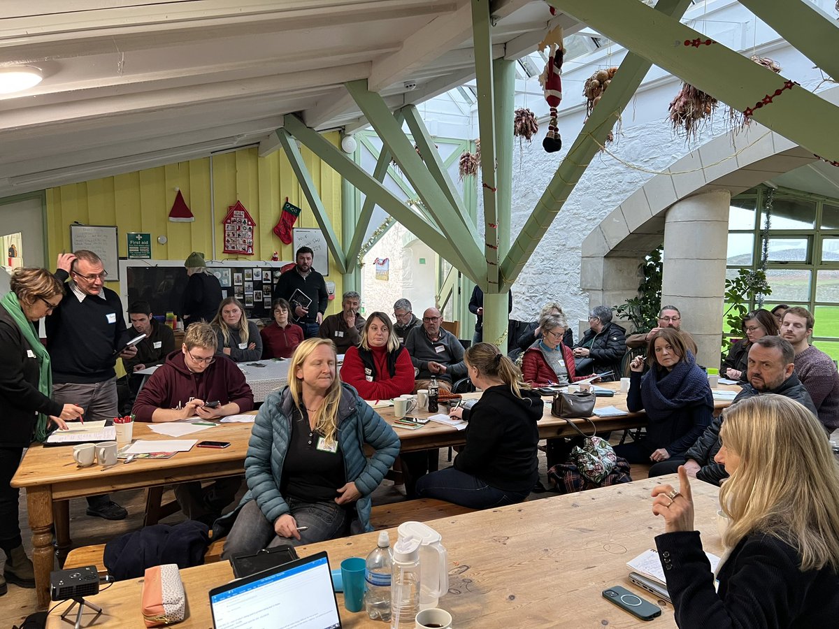Trafodaeth ddifyr rhwng tyfwyr, rheolwyr arlwyo awdurdodau lleol a phartneriaethau bwyd ynglyn â chyflenwad 2025 
🥦
A full discussion between growers, local authority catering managers and food partnership on what can be grown &amp; supplied into the 2025 #WelshVegInSchools project