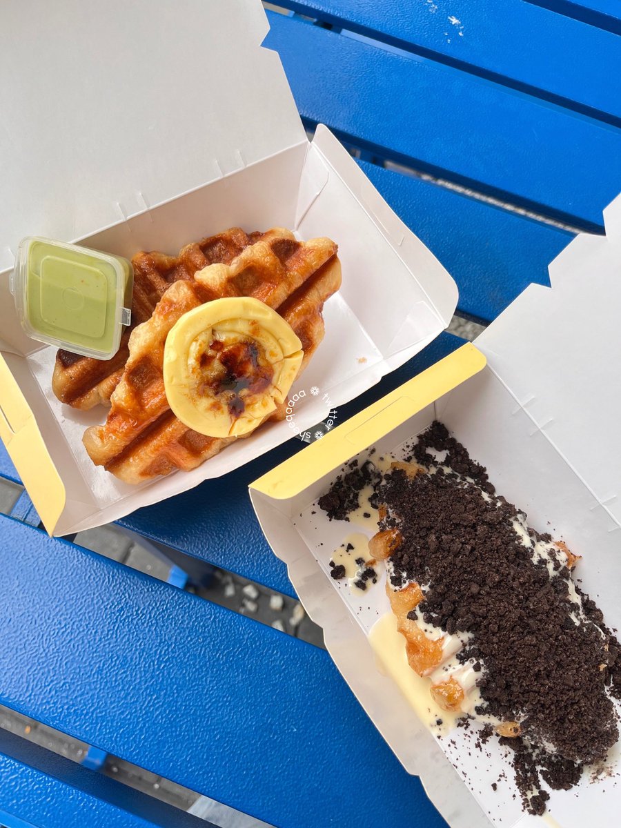 sheeqaaaa's tweet photo. Creme brulee 5/5 ⭐️⭐️⭐️ - sedap! I sampai bungkus bawak balik nak bagi family i rasa haha.

Croffle pistachio 4/5 ⭐️⭐️ - my second favourite! 

Croffle oreo 3/5 ⭐️ - too sweet to my liking, ok ok jer ~~ 

The croffle itself was so nice, crispy dekat luar, lembut dekat dalam 🥹🥹 https://t.co/iEGQ0iju4R