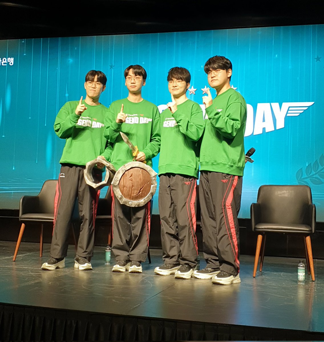 도란반지, 도란방패, 도란검을 들은 도란🐿ㅋㅋㄲㅋㄱㅋㅋㄲ