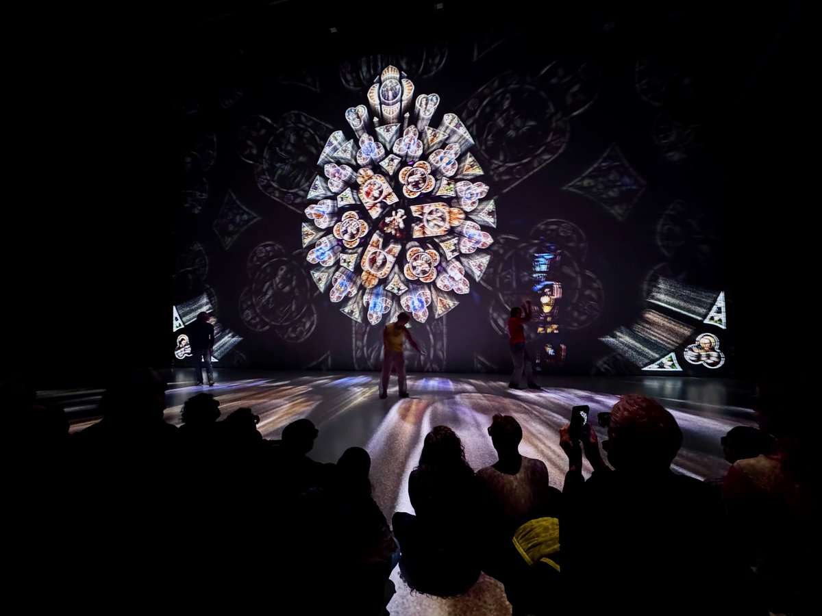 Die Fenster des Linzer Mariendoms ⛪️ könnt ihr bei einer Performance <a href="/ArsElectronica/">Ars Electronica</a> <a href="/ihb_oeaw/">IHB_OeAW</a> am 18.12.2024 hautnah erleben 😍 Input gibt's von ÖAW-Kunsthistorikerin Christina Wais-Wolf, die mit der Restaurierung der Fenster betraut ist. Mehr dazu ➡️ ars.electronica.art/center/de/even…