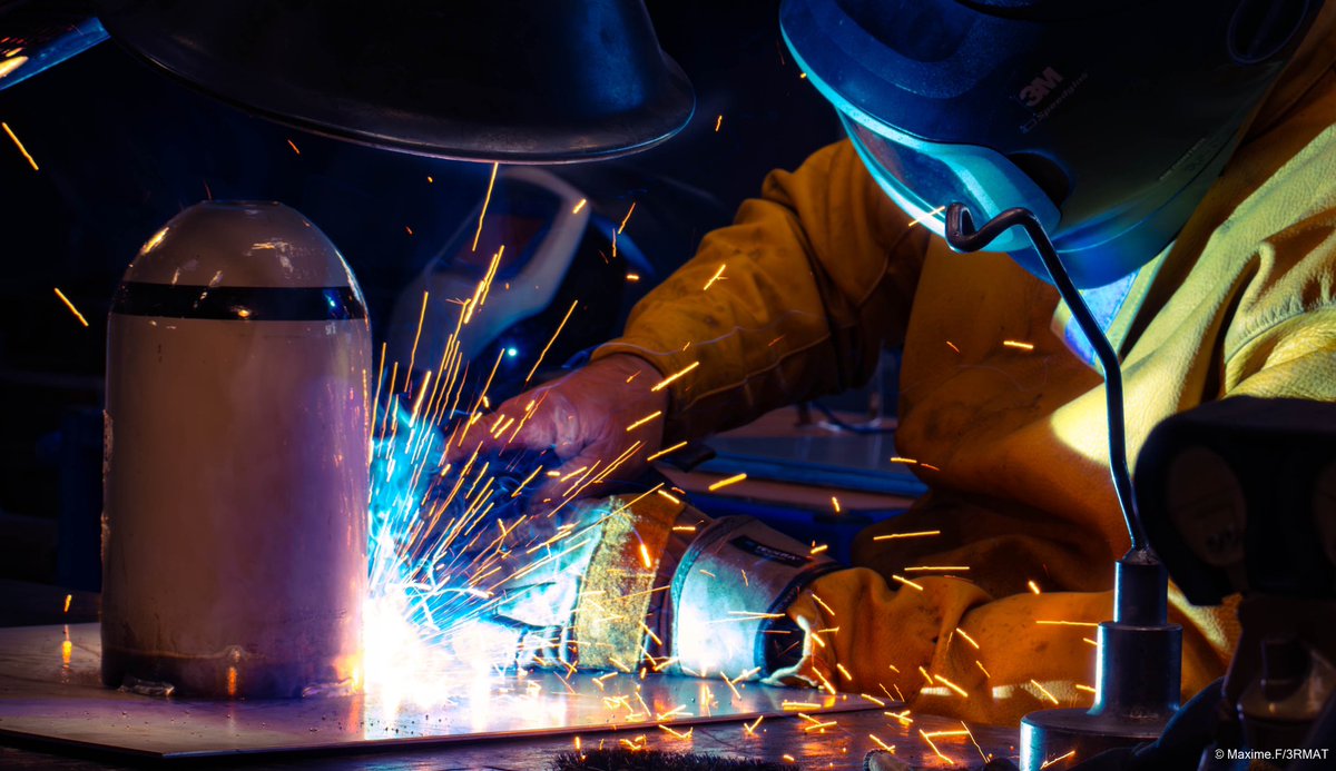 3eRMAT's tweet photo. 🛠️ Dans l’ombre aux côtés des compagnies de maintenance militaires, les ouvriers civils mettent leurs #savoirfaire au profit de la #maintenance des capacités opérationnelles des unités soutenues.
@BrigMaint
@CommandementALT
#BMAINT
#SoutOps https://t.co/EZXsudu7XP