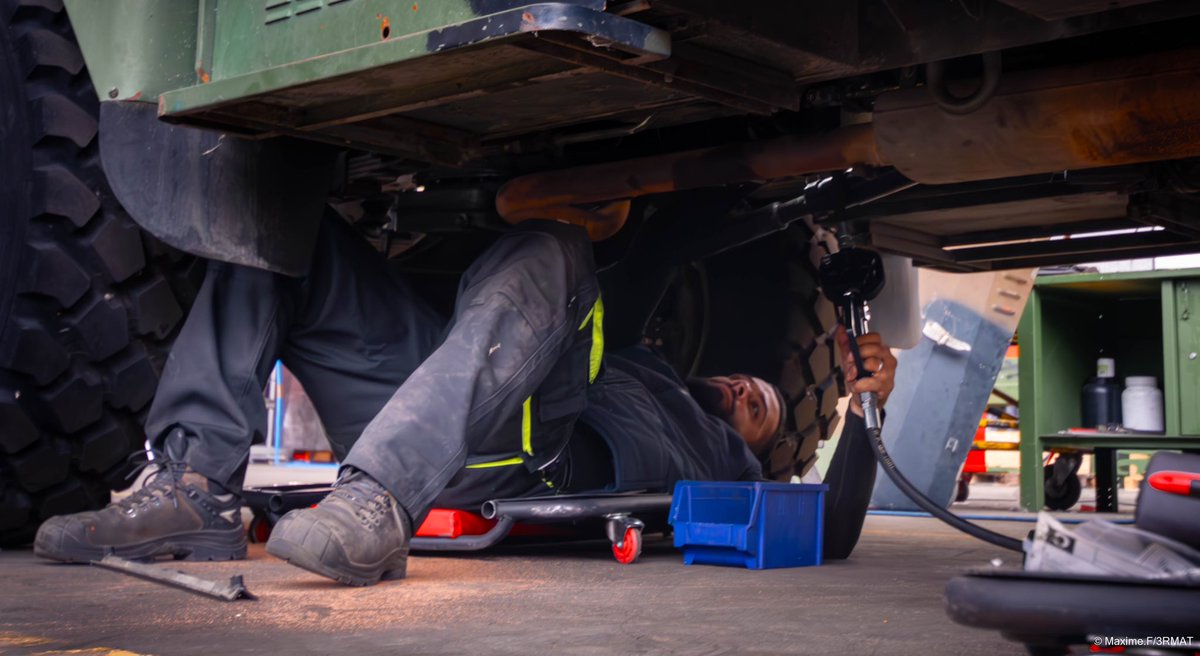 3eRMAT's tweet photo. 🛠️ Dans l’ombre aux côtés des compagnies de maintenance militaires, les ouvriers civils mettent leurs #savoirfaire au profit de la #maintenance des capacités opérationnelles des unités soutenues.
@BrigMaint
@CommandementALT
#BMAINT
#SoutOps https://t.co/EZXsudu7XP