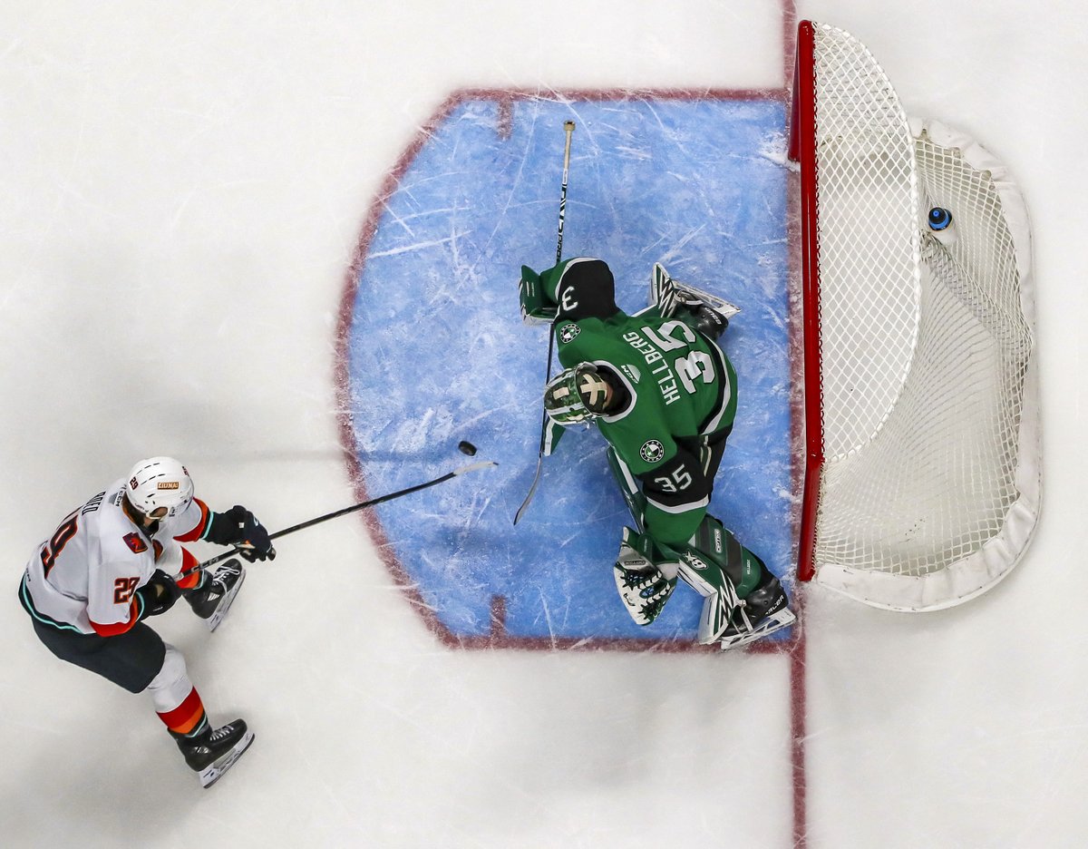 The Firebirds came back with a thrilling win over the Texas Stars last night with three goals in the last five minutes of play and a hat trick by Ben Meyers. More: desertsun.com/story/sports/h…