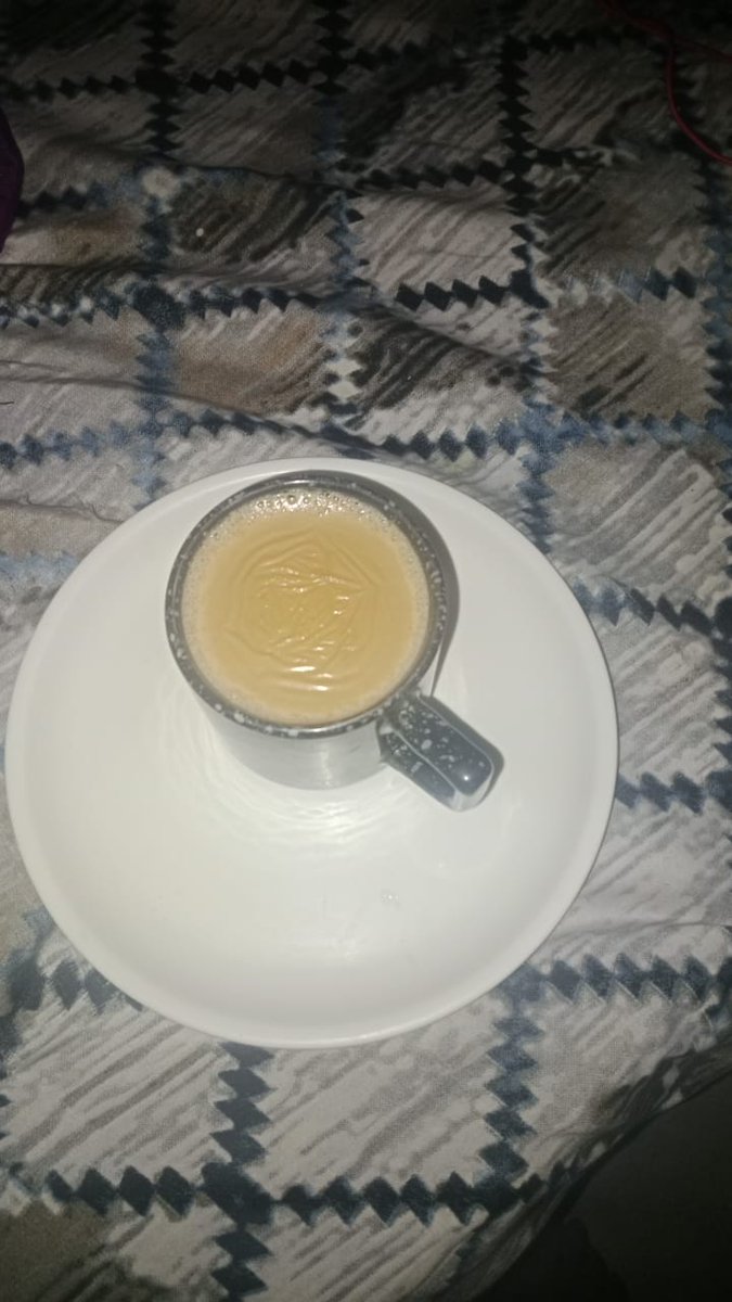 क्या कोई मेरे को चाय बना के पिला सकता है