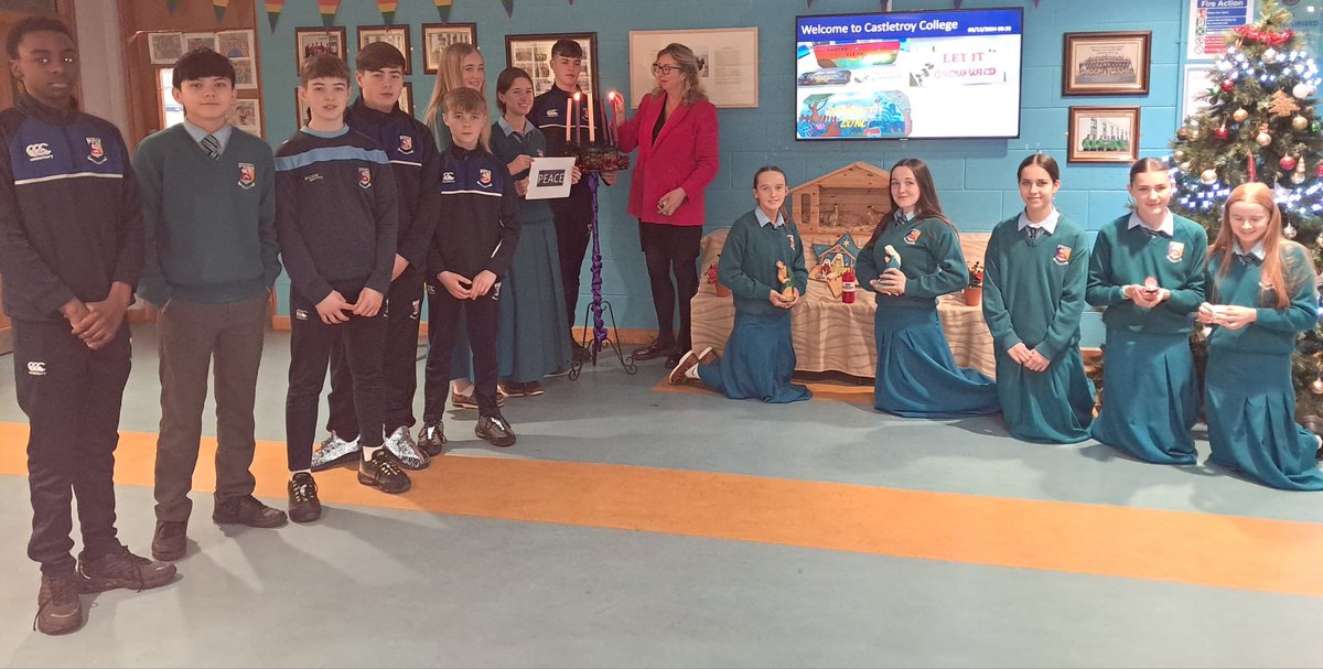 CastletroyC's tweet photo. Thanks to our Deputy Principal, Ms. Majella Hanrahan and 2nd yr RE student volunteers, for marking the 2nd wk of #ADVENT for Christians theme = PEACE
#preparingtheway #waitinginjoyfulhope https://t.co/GvQfFDx9tk