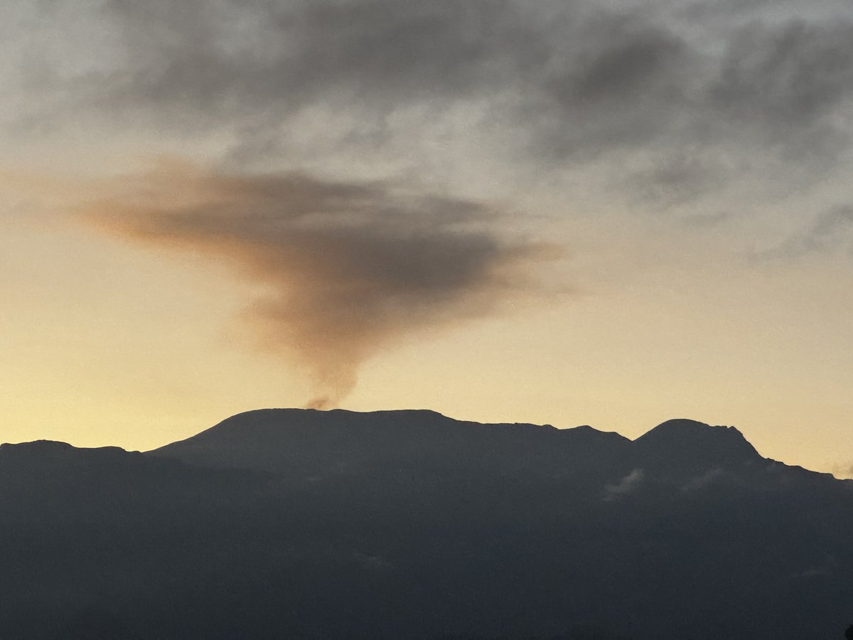 SergioSalazar10's tweet photo. Qué fortuna nacer en este paraíso. 

#Cumanday #VolcanNevadoDelRuiz #Manizales https://t.co/lczC5hygcO