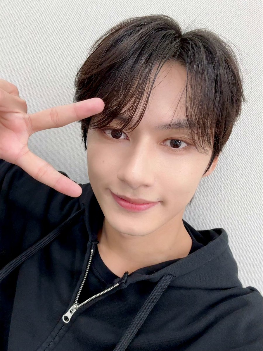 JFortepiano's tweet photo. 241206 Junhui weibo(1/2)

🛴
https://t.co/tHnyjO2tYY

[ 🐱𝐈𝐍𝐒𝐓𝐀:  𝐣𝐮𝐧𝐡𝐮𝐢_𝐦𝐨𝐨𝐧 ]
#세븐틴 #준 #JUN #文俊辉  #ジュン @pledis_17 https://t.co/E0ivKGcS0W