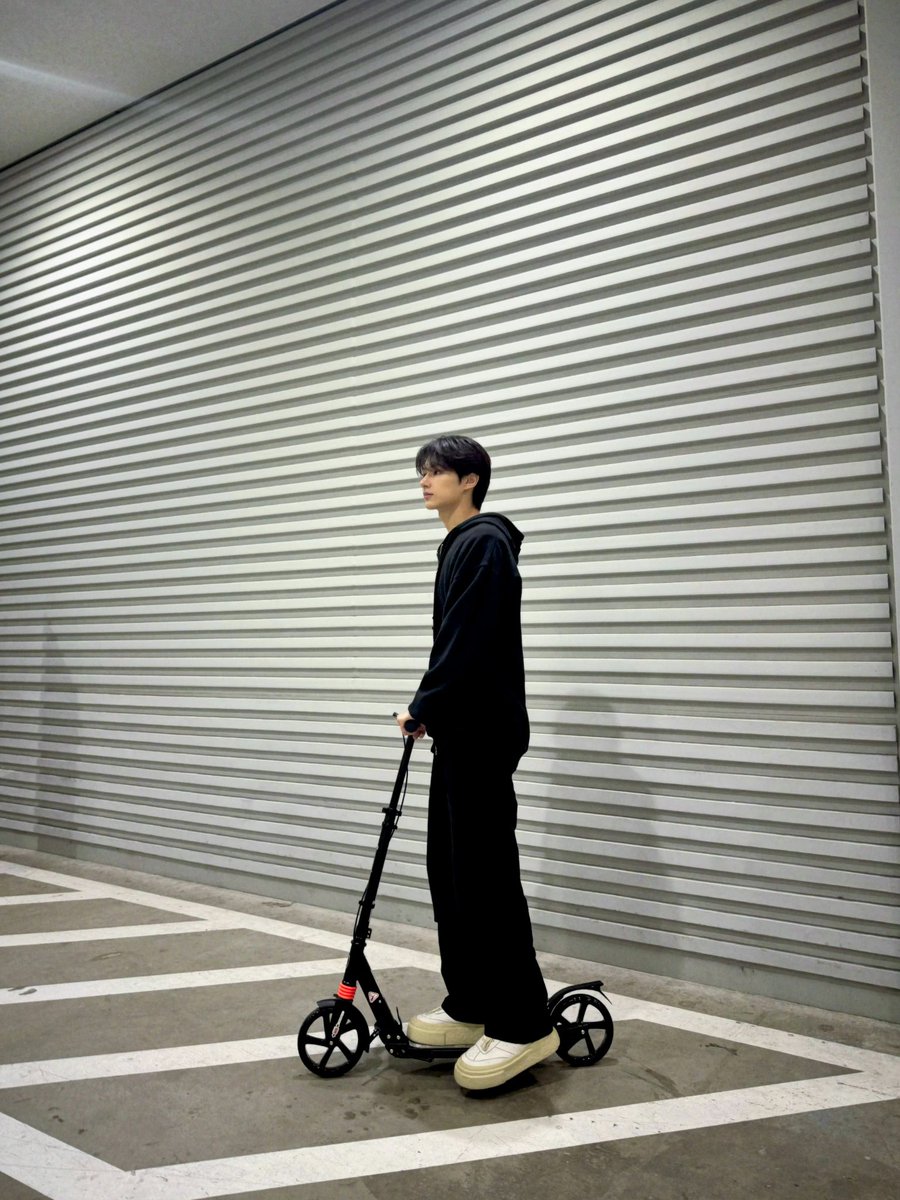 JFortepiano's tweet photo. 241206 Junhui weibo(1/2)

🛴
https://t.co/tHnyjO2tYY

[ 🐱𝐈𝐍𝐒𝐓𝐀:  𝐣𝐮𝐧𝐡𝐮𝐢_𝐦𝐨𝐨𝐧 ]
#세븐틴 #준 #JUN #文俊辉  #ジュン @pledis_17 https://t.co/E0ivKGcS0W