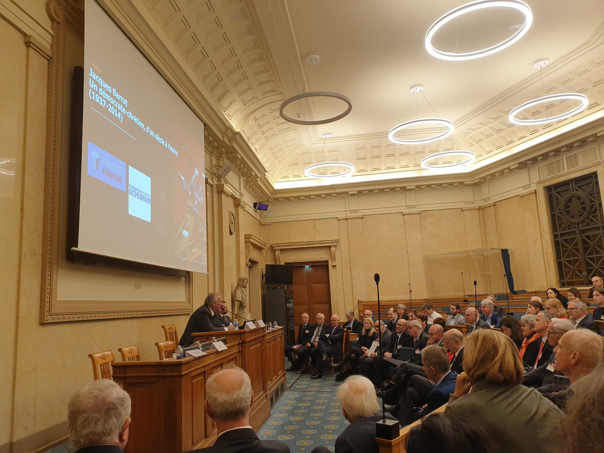 RevueFForum's tweet photo. A l'@AssembleeNat, aujourd’hui, un colloque rend hommage à Jacques #Barrot, grande figure inspirante de notre vie politique, ancien commissaire européen, ministre, élu local et... contributeur à #FranceForum ! Avec @bayrou, @alainjuppe, @jnbarrot @robert_schuman https://t.co/rAZhpym5DY