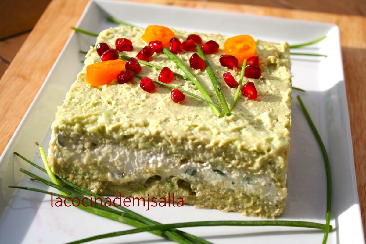 MjSalla's tweet photo. PASTEL SALADO DE CREMA DE AGUACATE Y QUESO. Una idea para estas fiestas. La receta está en este enlace
 https://t.co/J5NXMtUhjv https://t.co/lO32EbtjzC