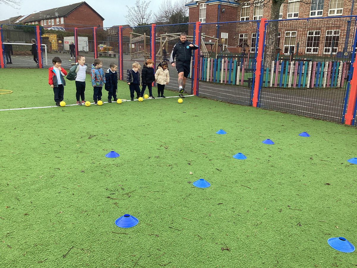 EgremontEYFS's tweet photo. It’s #fitfriday and today Mark let us investigate rolling, throwing and kicking towards different targets. @mwprimarype https://t.co/DvSTg1Dmrp