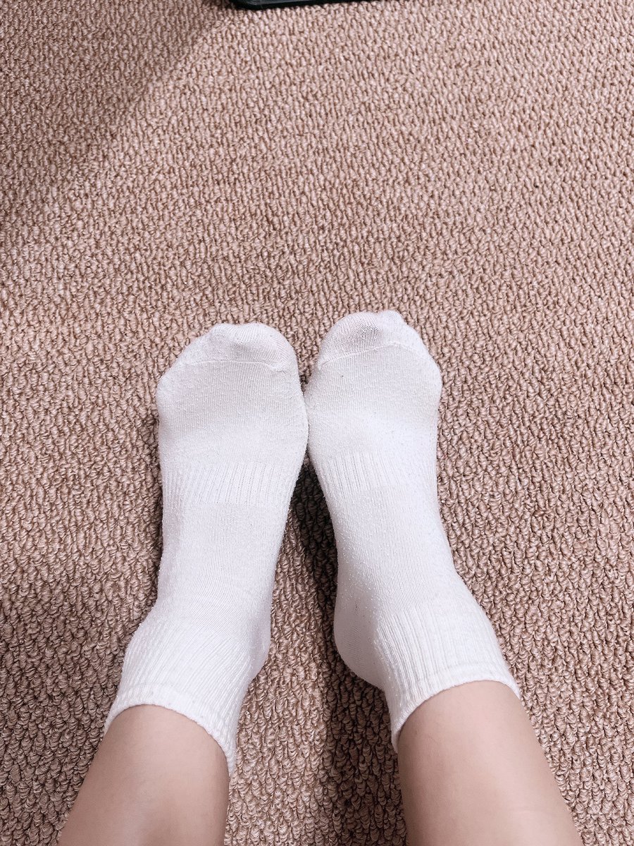 天冷了！需要姐姐的臭袜子套你弟弟上保暖