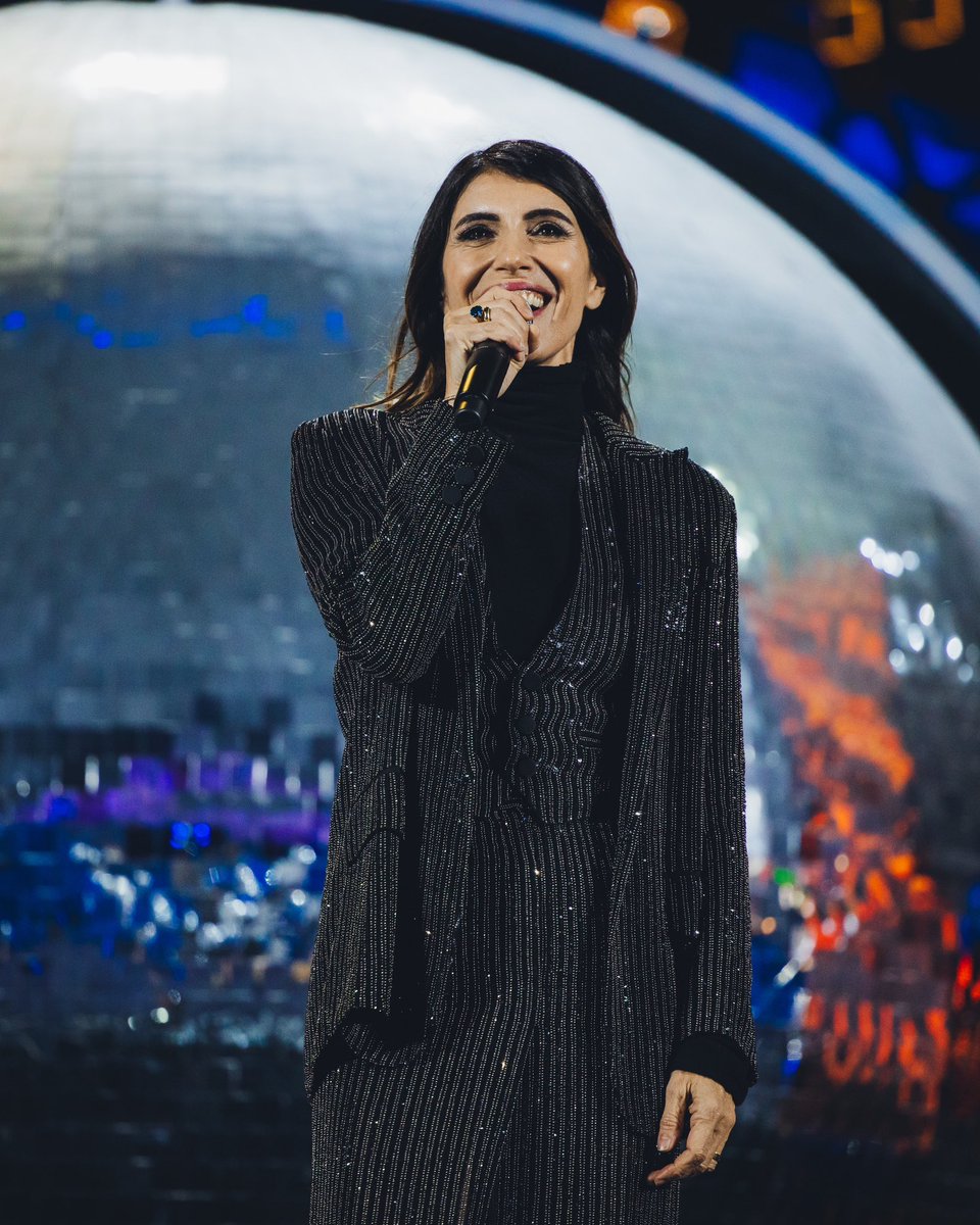 X FACTOR (@xfactor_italia) on Twitter photo Eleganza, professionalità e cuore.
#XF2024 ha brillato anche grazie a te <a href="/Giorgia/">giorgia 🤷🏻♀️</a> Eleganza, professionalità e cuore.
#XF2024 ha brillato anche grazie a te <a href="/Giorgia/">giorgia 🤷🏻♀️</a>