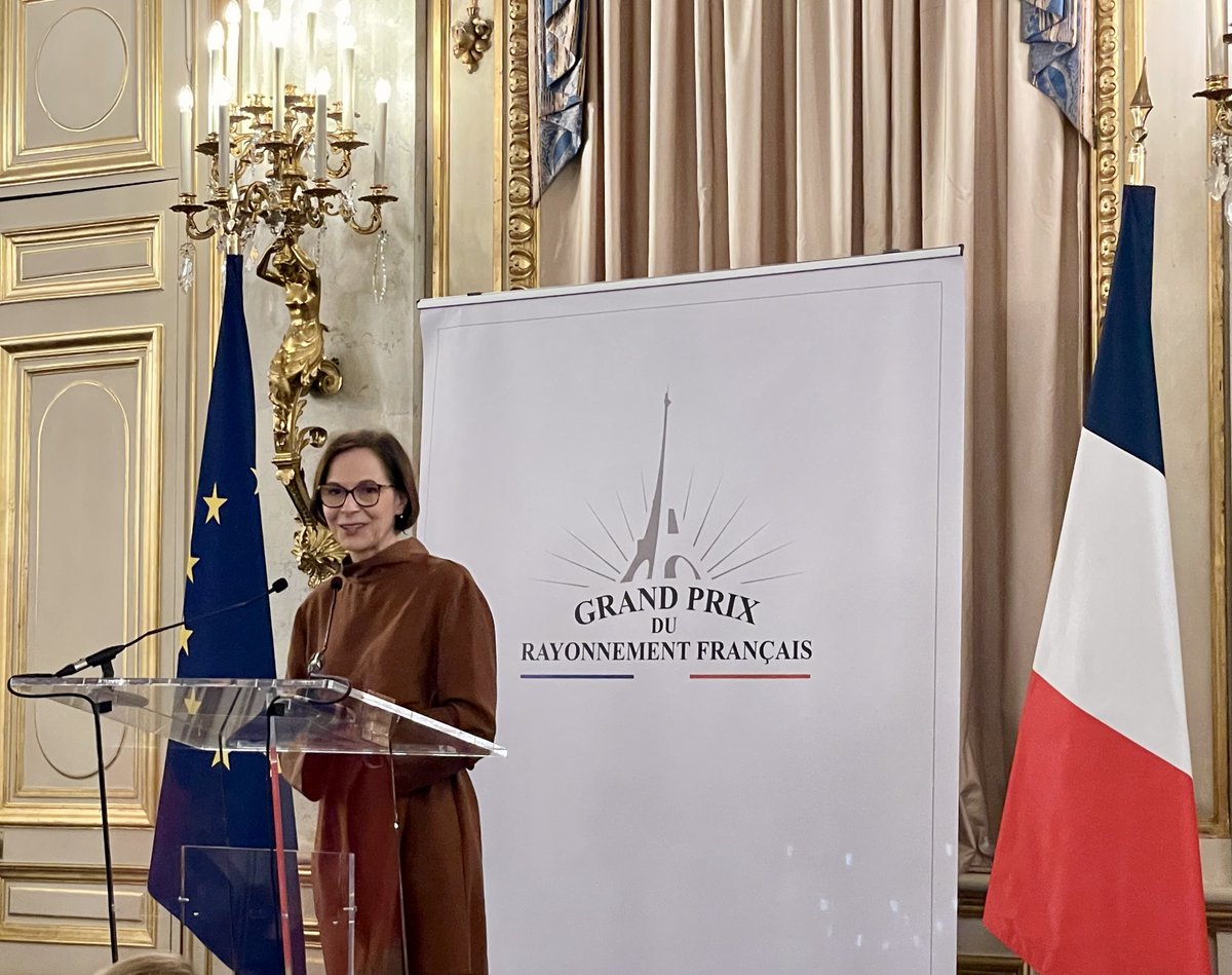 Yasmine Belkaid, directrice générale de l’Institut Pasteur, honorée par le Grand Prix du Rayonnement Français. Une reconnaissance du rôle des femmes en science et du rayonnement scientifique français pour un futur au service de l’humanité. ✨🔬🇫🇷
