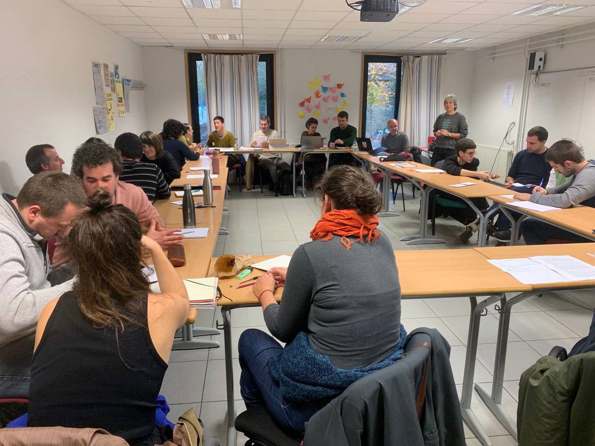 arkarodriguez's tweet image. Gaur lan eguna da Sortuko kideontzat eta Nazio Kontseiluko kideak elkartzeko probestu dugu.

Gure herriaren erabakitzeko eskubidea ukatzen jarraitzen du espainiak, 78ko konstituzioan aterpetuz. Ez gara espainolak, gaurko egunean ez dugu ezer ospatzeko.

Gurea, Euskal Errepublika!