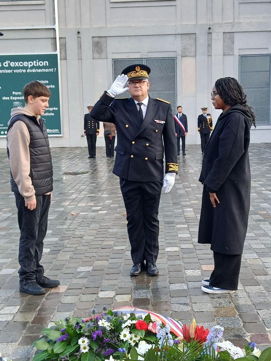 PrefAquitaine33's tweet photo. #Cérémonie 🇫🇷 | Gregory LECRU, directeur de cabinet, préside la cérémonie du 82ème anniversaire de l’opération #Frankton.
Hommage aux 10 commandos britanniques qui ont participé à cette opération militaire au large de l'estuaire de la #Gironde pendant la Seconde Guerre Mondiale. https://t.co/HKhNzQbLVc